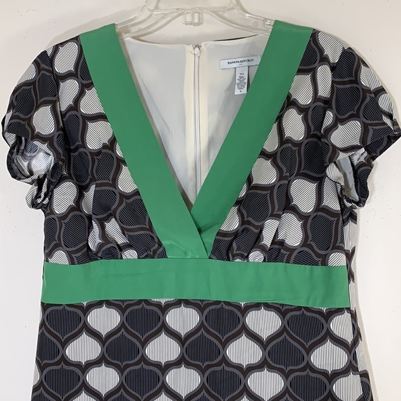 Banana Republic Factory 6 Silk V Neck Color Block Sheath Dress. - Picture 4 of 9